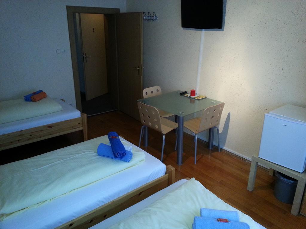 Gaestehaus Am Heuss-Platz Erlangen Room photo